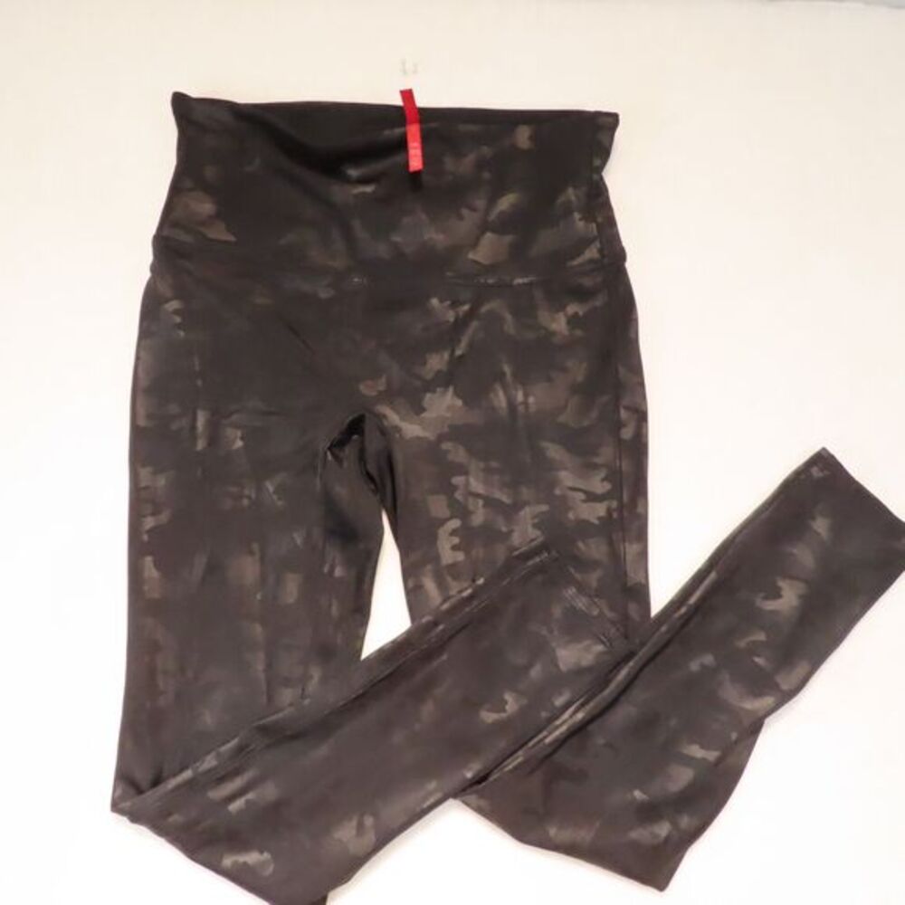 SPANX Look At Me Now Camo Faux Leather Leggings Womens Size Large L/G